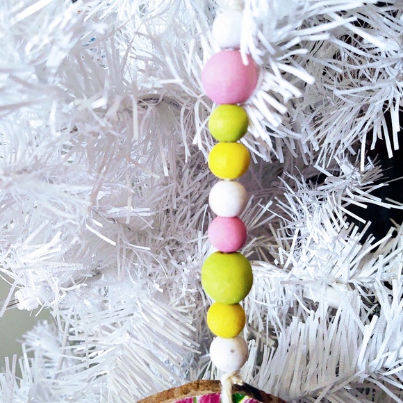 HAND CRAFTED SPRING/EASTER FLORAL TULIPS BEADED WOOD ORNAMENT/TIERED TRAY DECOR - Picture 3 of 4